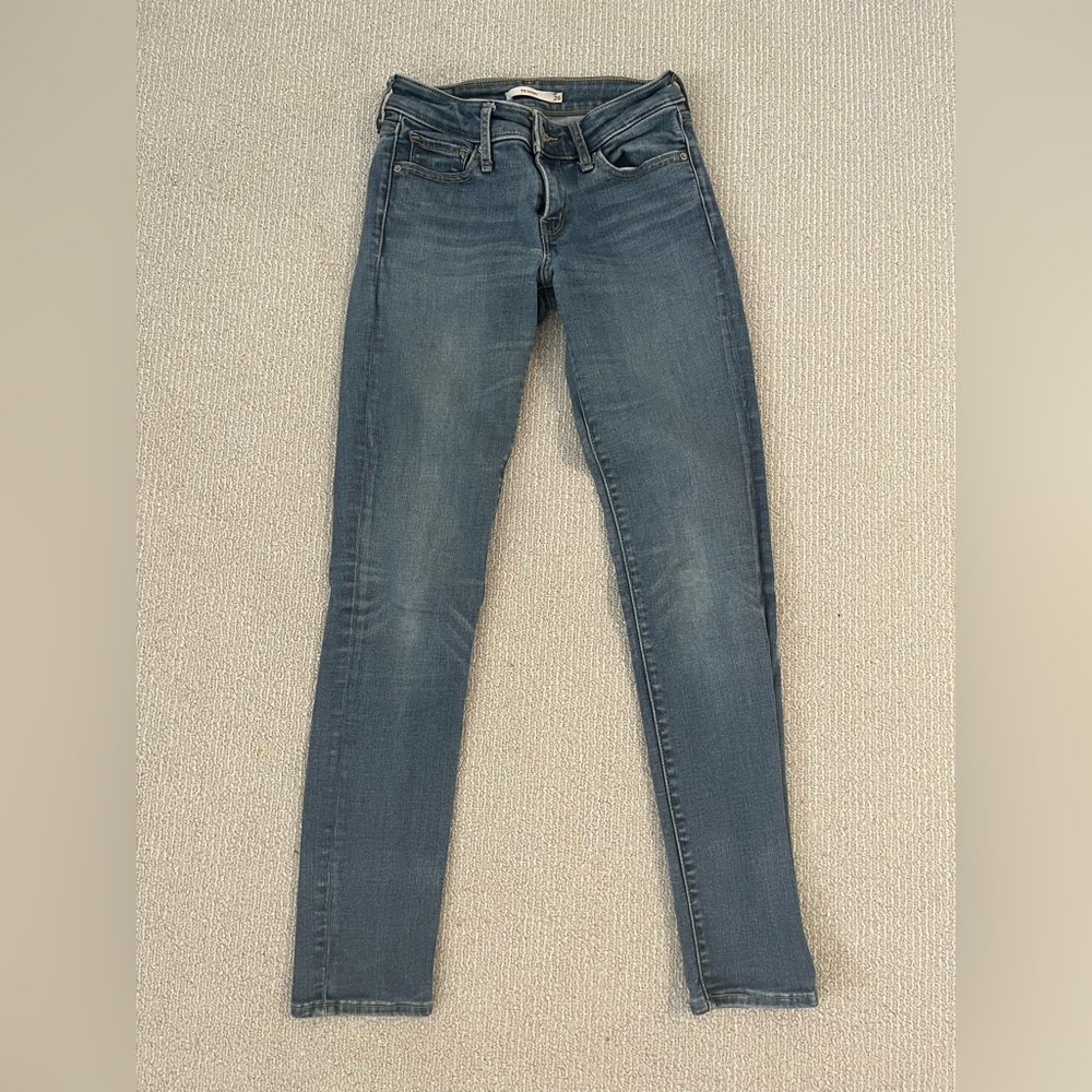 Levi jeans. 711 Skinny. Size 26.